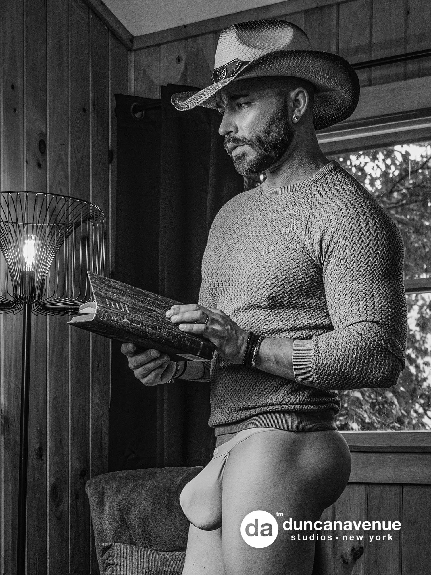 Male Boudoir Photography by Maxwell Alexander – NYC Boudoir OnlyFans Phtoography – New York Gay OnlyFans Photographer