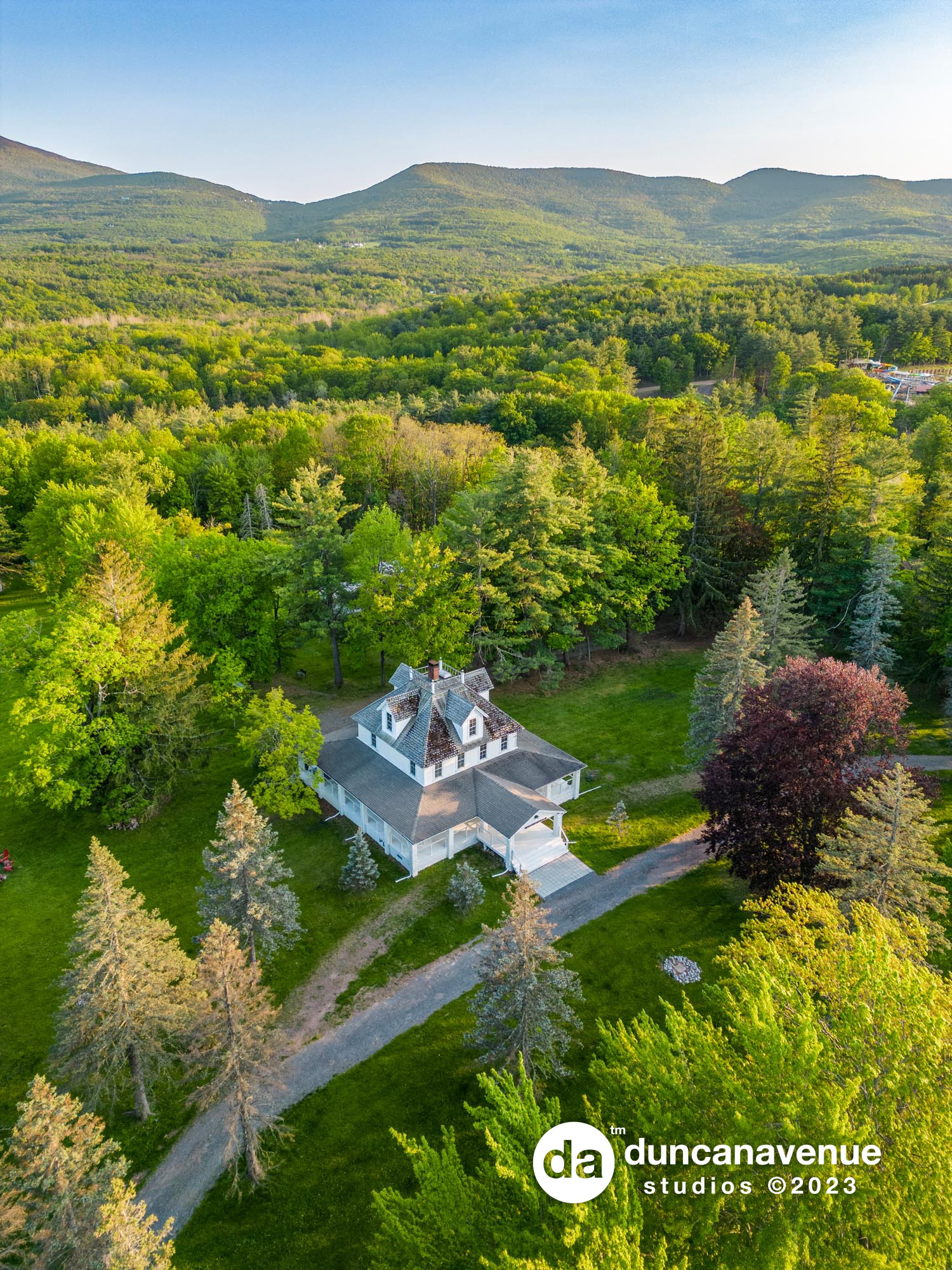 Blending the Old and the New: The Allure of the Catskill Mountains Farmhouse Captured by Photographer Maxwell Alexander – Best Airbnb Photographer in Hudson Valley, Catskills and the Hamptons