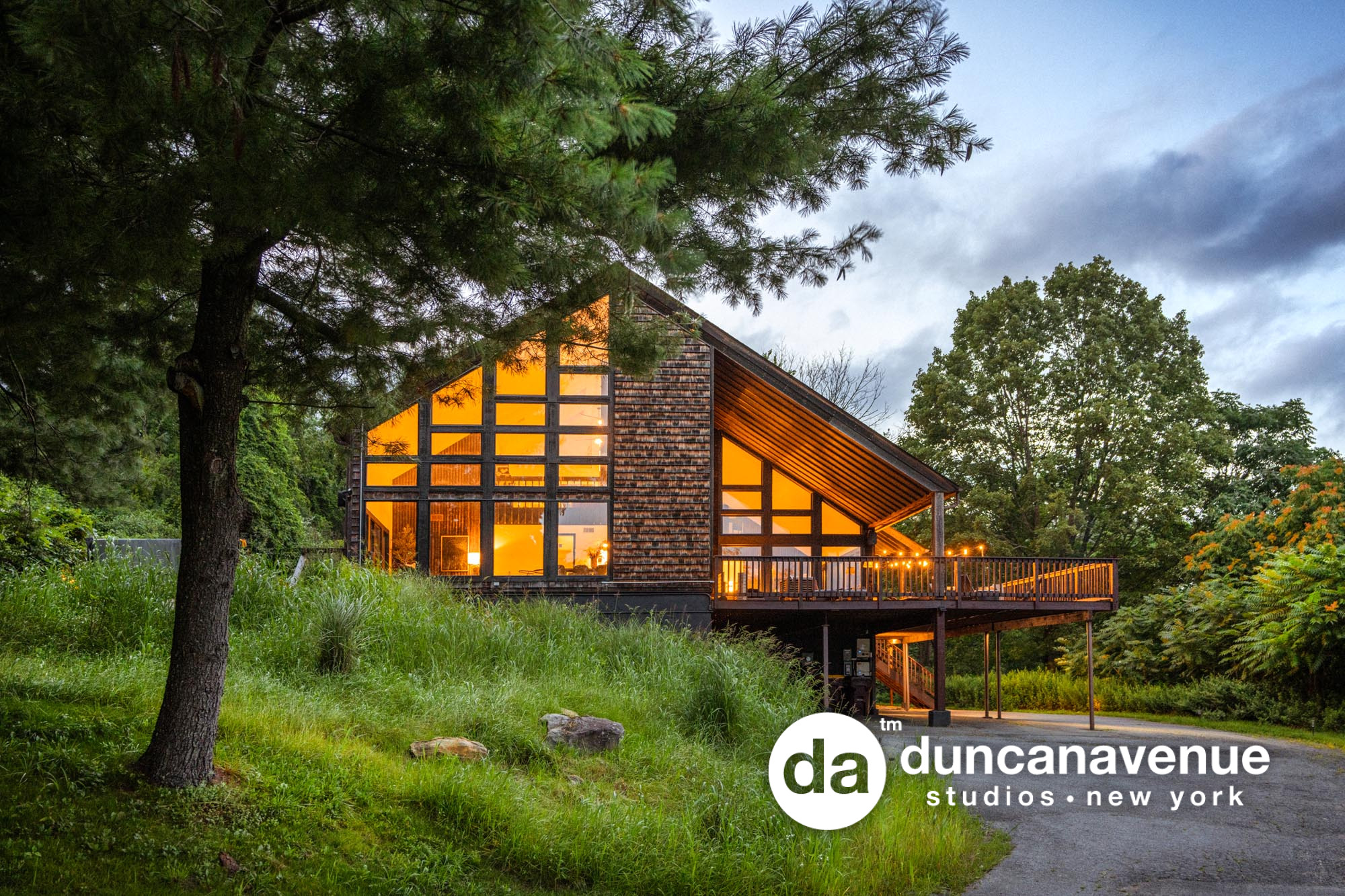 Capturing the Essence of Luxury Hospitality: Maxwell Alexander's Dusk Photography Illuminates a Rustic Cabin Retreat in Hudson Valley