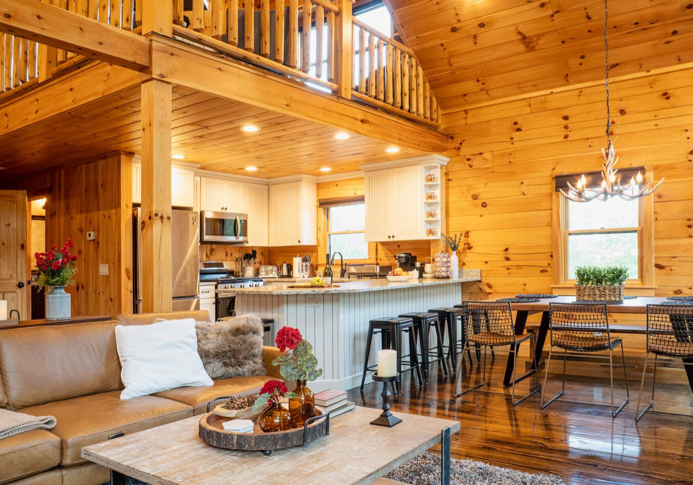 Modern Rustic Log Cabin in Catskill Mountains – Airbnb Photography by Maxwell Alexander for ALLUVION MEDIA